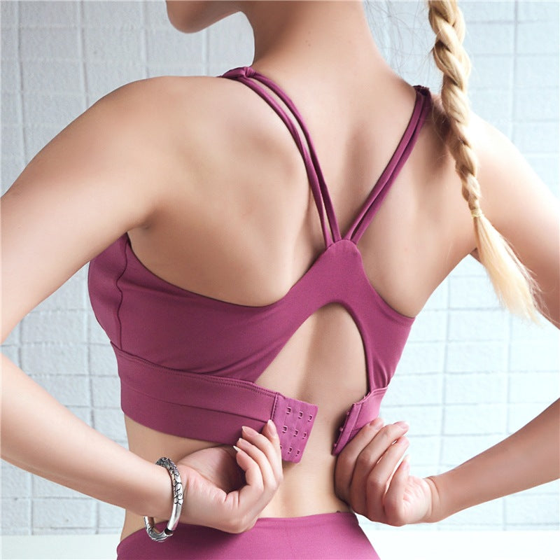 Sports bra adjustable back design